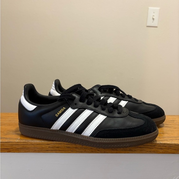 Adidas Women’s Black Samba Shoes - Picture 3 of 6